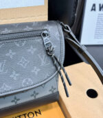 LOUIS VUITTON PULSE MESSENGER BAG - Image 2