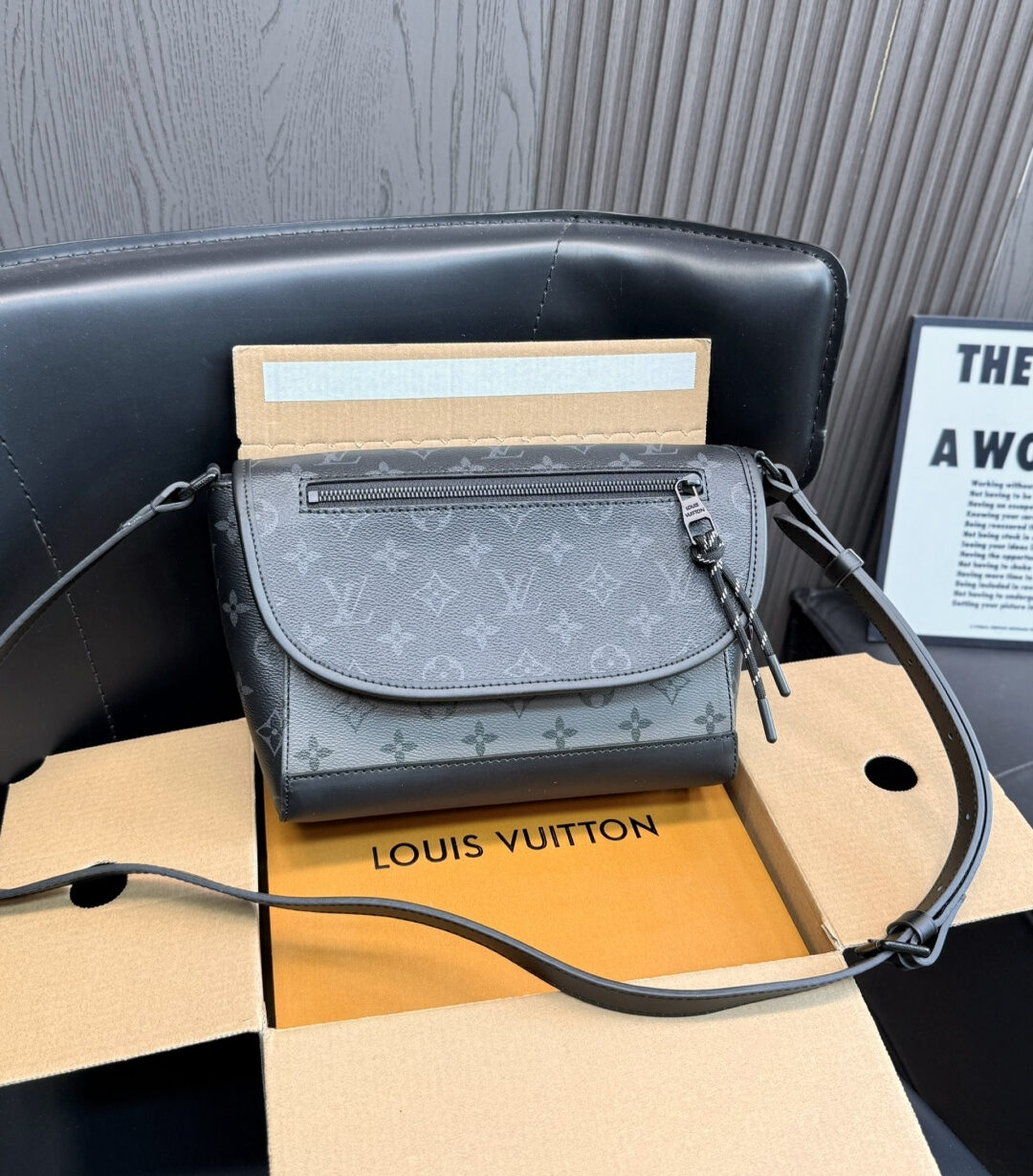 cmp_i1776158988074_4376_0_0 LOUIS VUITTON PULSE MESSENGER BAG - Image 1