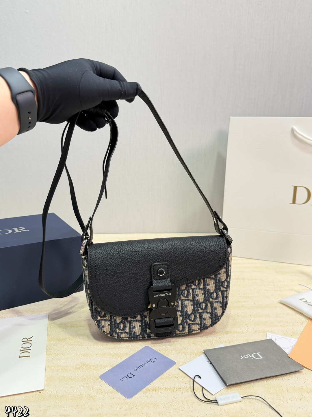 cmp_i1776567241424_7655_0_0 DIOR SADDLE CLUTCH - Image 1