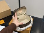 LOUIS VUITTON COSMETIC BAG - Image 3