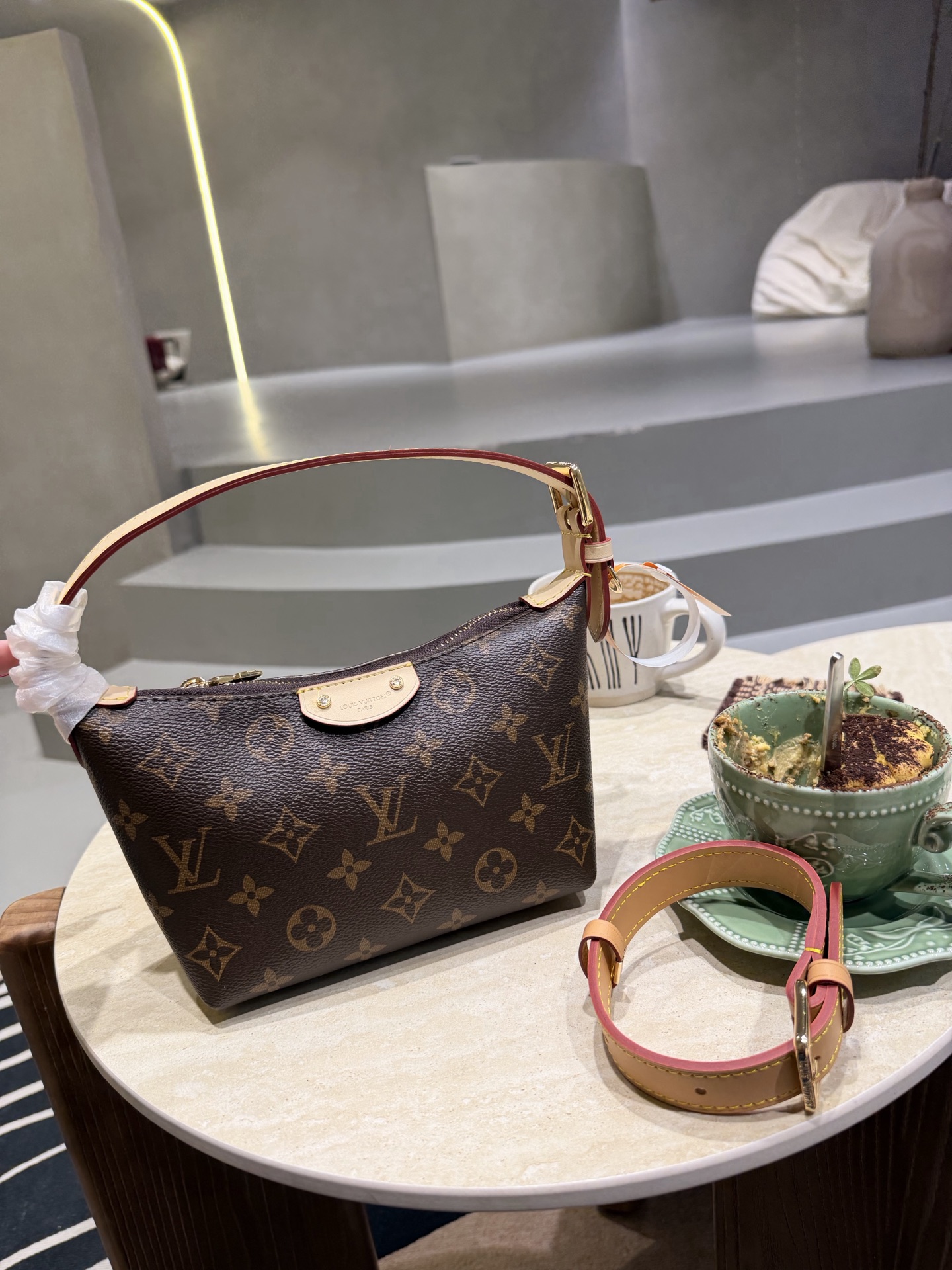 i1775997002010_4386_0_2 LOUIS VUITTON MINI HOBO BAG - Image 1