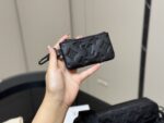 LOUIS VUITTON MESSENGER BAG - Image 2