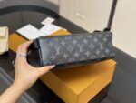 LOUIS VUITTON VOYAGER MESSENGER BAG - Image 3