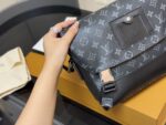 LOUIS VUITTON VOYAGER MESSENGER BAG - Image 2