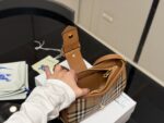 BURBERRY RETRO HANDBAG - Image 2