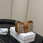 BURBERRY RETRO HANDBAG