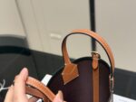 BURBERRY BUCKET BAG - Image 3
