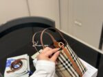 BURBERRY BUCKET BAG - Image 2